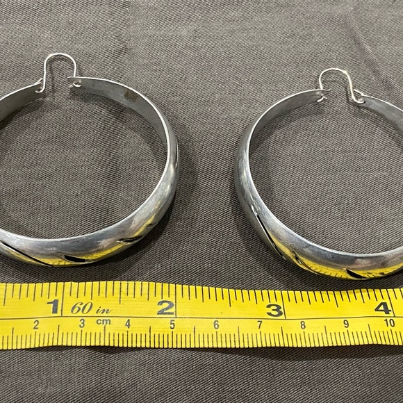 Alpaca Silver Hoops - Picture 6 of 8